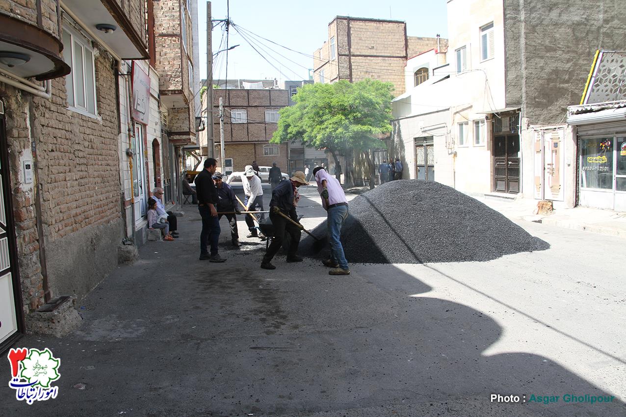 کوچه ۱۲ متری سعادت در پشت کلانتری ۱۴ میدان فاطمیه آسفالت‌ریزی شد