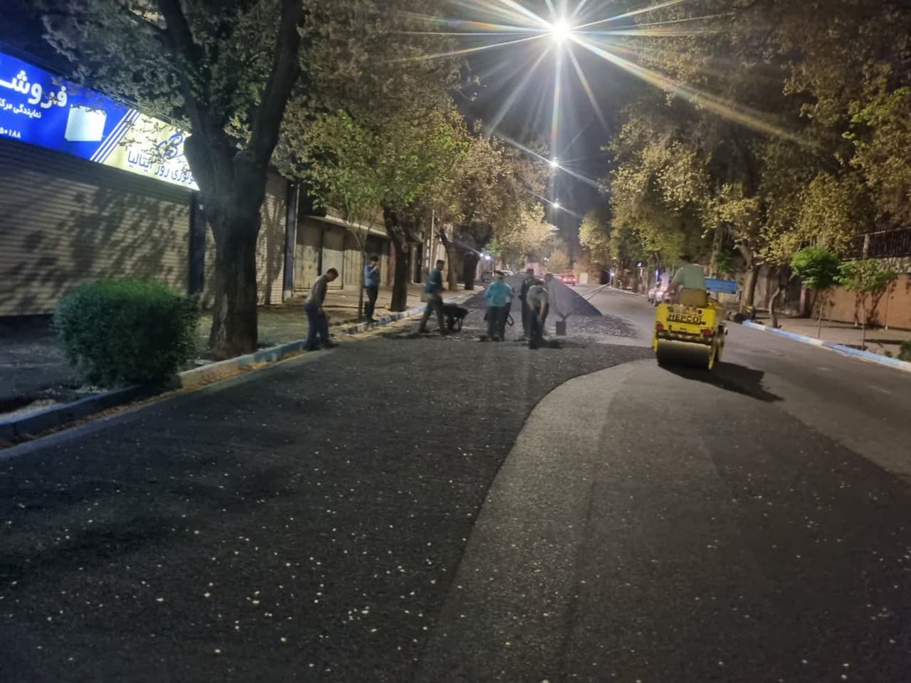لکه‌گیری و آسفالت‌ریزی خیابان دانشسرا