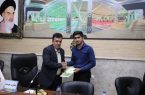 تجلیل از قاری ممتاز استانی در حاشیه نشست مدیران شهرداری