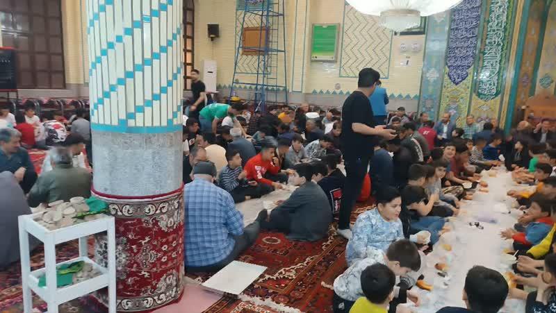 بیش از۳ هزار نفر از شهروندان درضیافت افطاری شهرداری منطقه ۳ تبریز