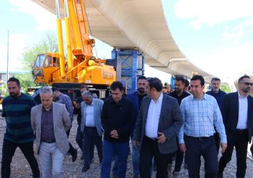 جلسه میدانی شهردار در محل پروژه تقاطع معلم
