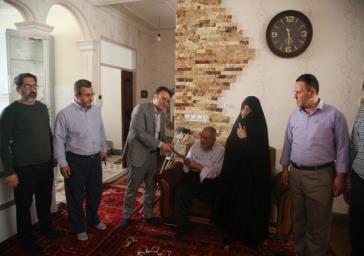 دیدارشهردار با خانواده شهید دفاع مقدس حافظ علی بلند نظر