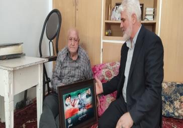 دیدار شهردار منطقه ۱۰ تبریز با خانواده شهید والامقام «احمد قربانیان»
