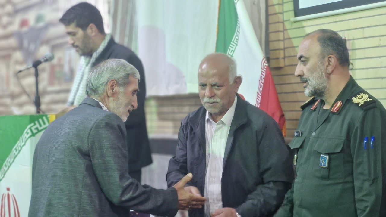 برگزاری مراسم گرامیداشت هفته دفاع مقدس و تقدیر از خانوادههای معظم شهدا، جانبازان و ایثارگران محله آخر عباسی