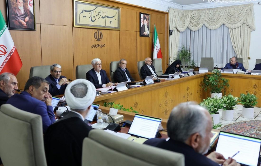 کسانی که برای حل مشکلات کشور راهکار دارند، امکانات و اختیارات دریافت می کنند