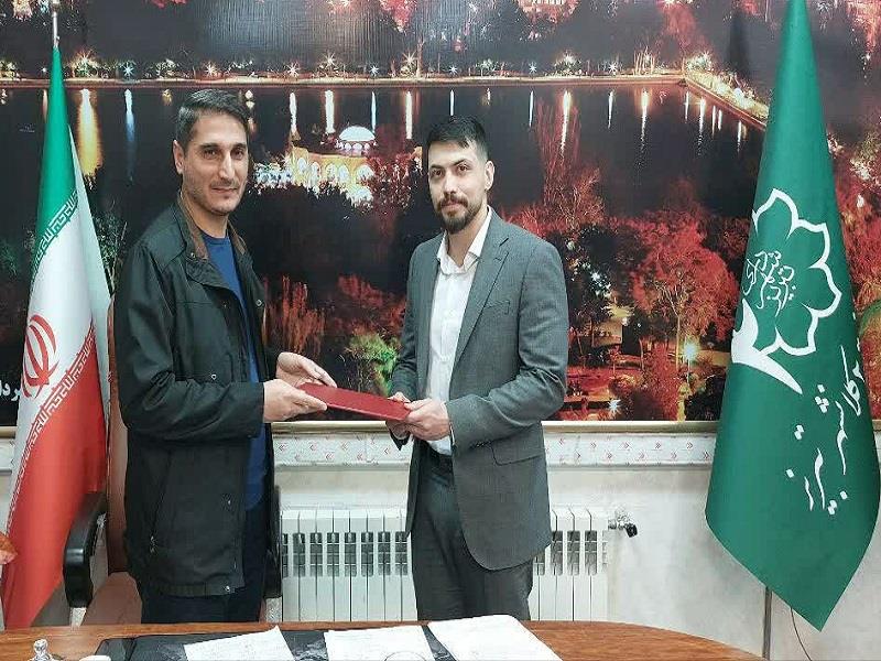 تجلیل شهردار منطقه ۲ از کارمندان باجه بانک شهر