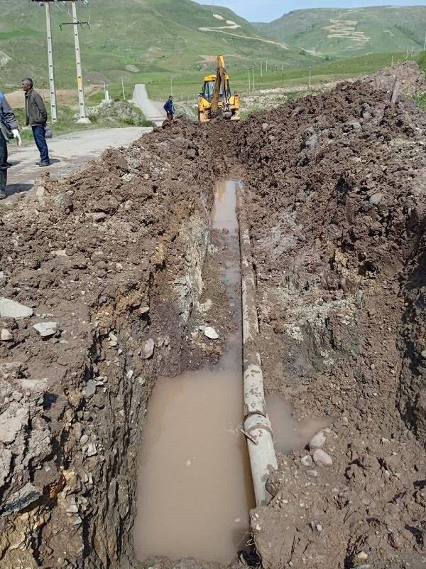 اجرای دوهزار و ۸۰۰ متر خط انتقال و اصلاح شبکه اصلی آب روستای نهار اهر در آذربایجان شرقی